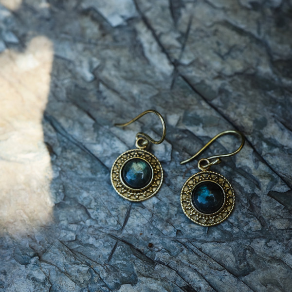 Kolczyki z mosiadzu z labradorytem i kamieniem księżycowym