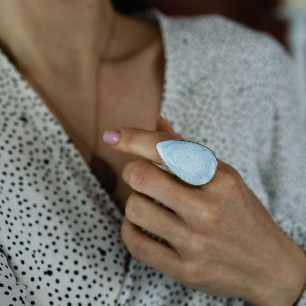 Pierścionek z niebieskim Opalem