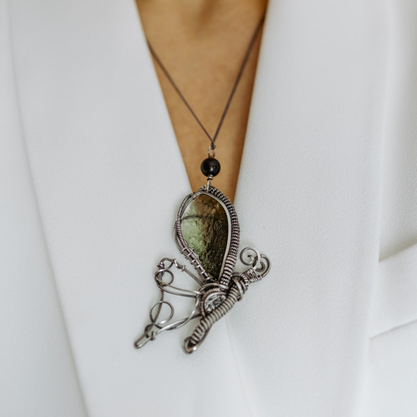 Motyl z Mołdawitem w srebrze- unikat