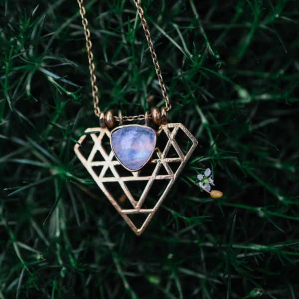 Naszyjnik z Kamieniem Księżycowym