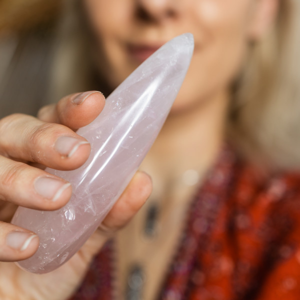 Różczka do masażu z kwarcu różowego