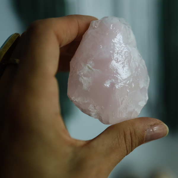 Bryły różowego kalcytu